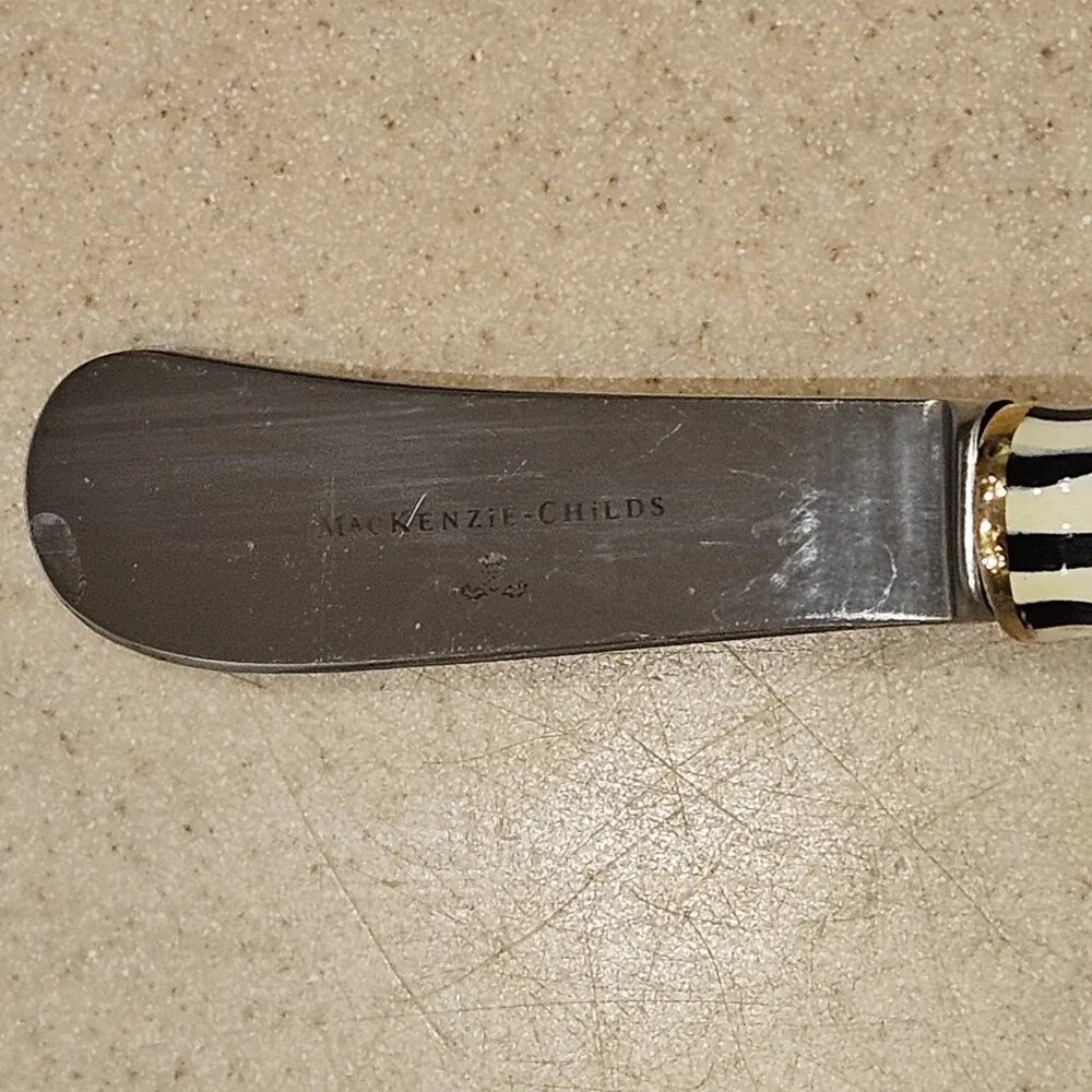 VERY RARE MACKENZIE CHILDS BLACK TIE COURTLY CHECK CERAMIC CANAPE BUTTER KNIFE